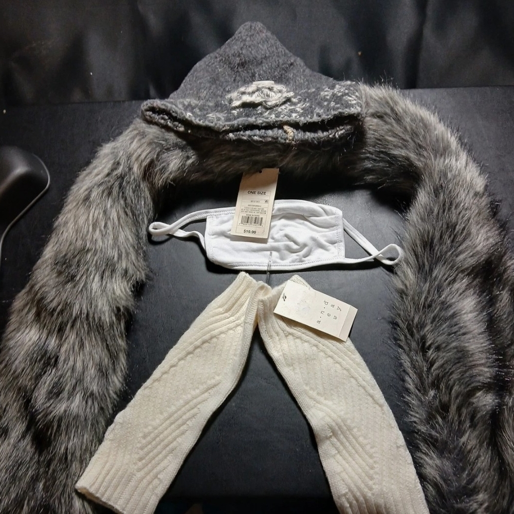 New With Tag White Mask& Ea Wy White Glove,grey Knited Hat,grey Fur Scarf